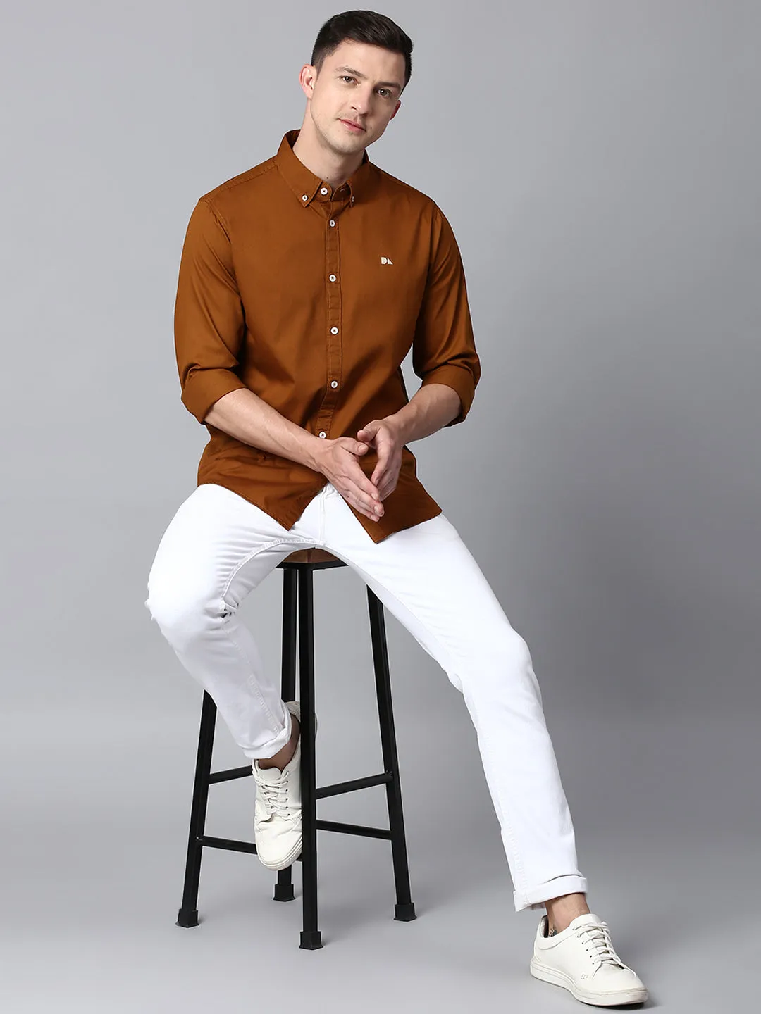 Men's Solid Brown Slim Fit Casual Shirt With Button Down