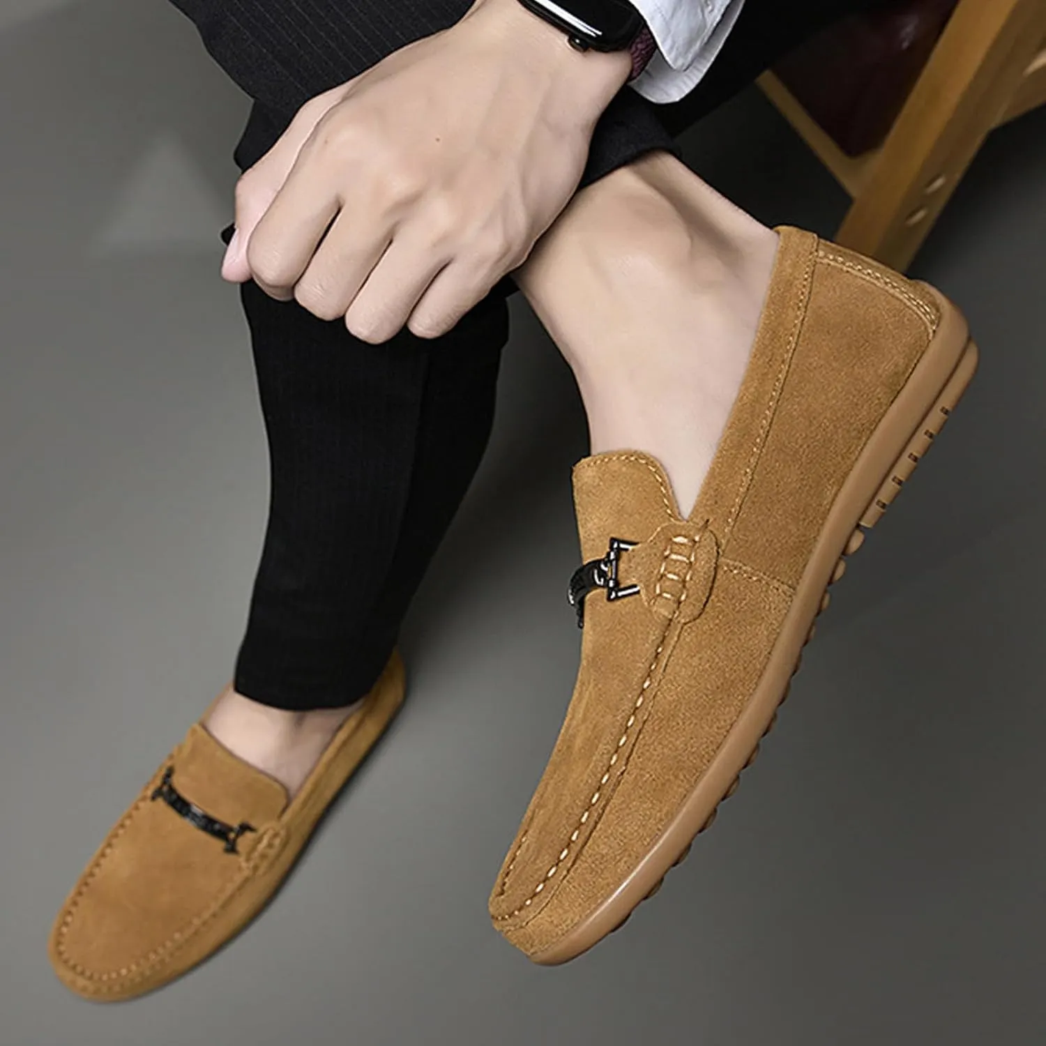 Men's Suede Hand-Stitched Flat Loafers Retro Round Toe Metal Decoration Soft Sole Foldable Non-Slip Work Casual Driving Shoes