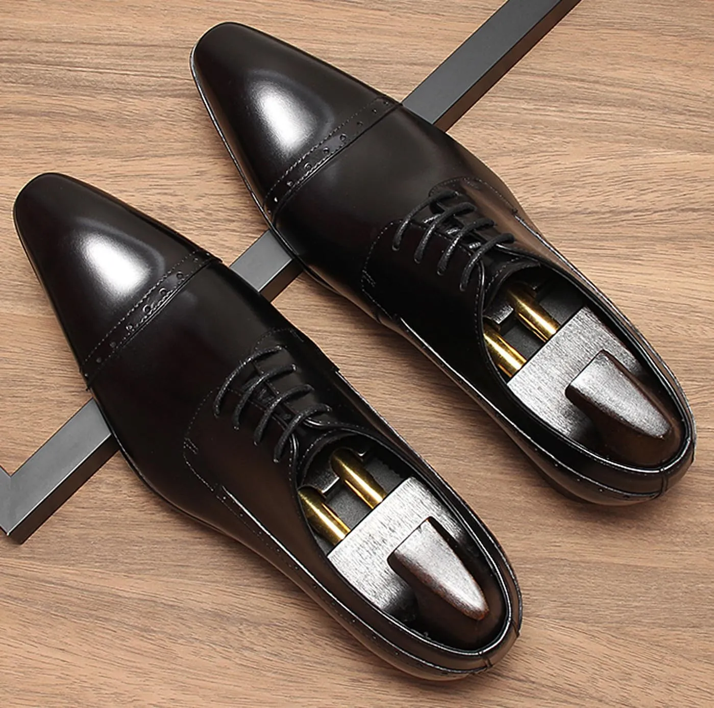 Santimon Men??s Leather Cap Toe Oxfords Dress Shoes ?C Lace-Up Brogue Formal Derby Shoes with Cushioned Insole & Slip-Resistant Sole for Business, Office & Wedding