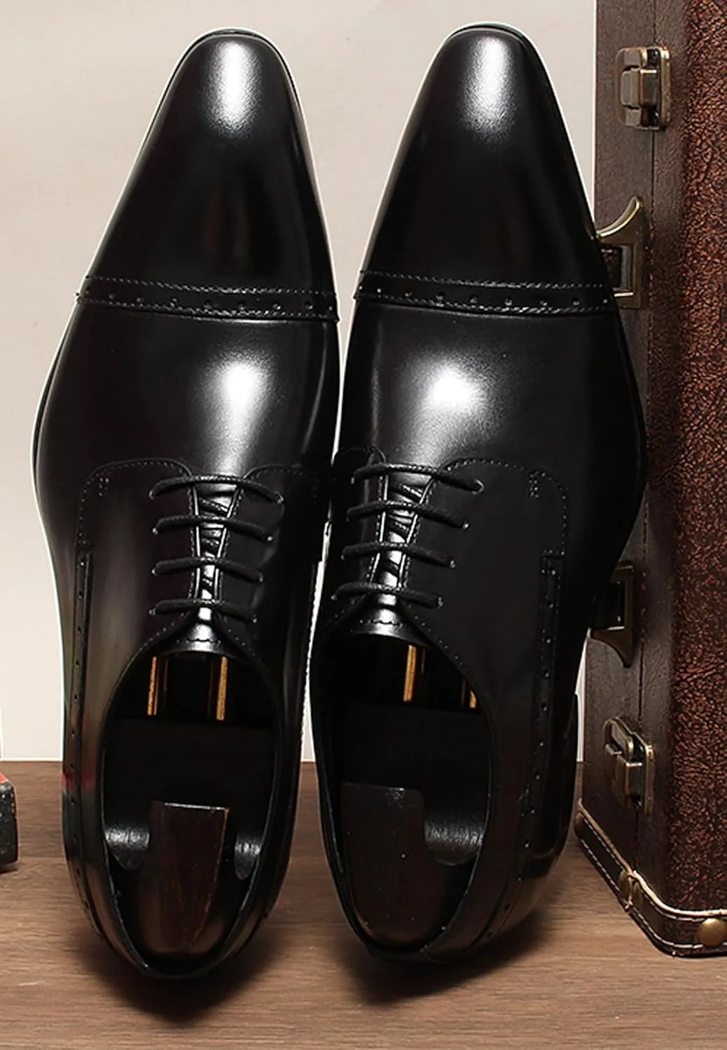 Santimon Men??s Leather Cap Toe Oxfords Dress Shoes ?C Lace-Up Brogue Formal Derby Shoes with Cushioned Insole & Slip-Resistant Sole for Business, Office & Wedding