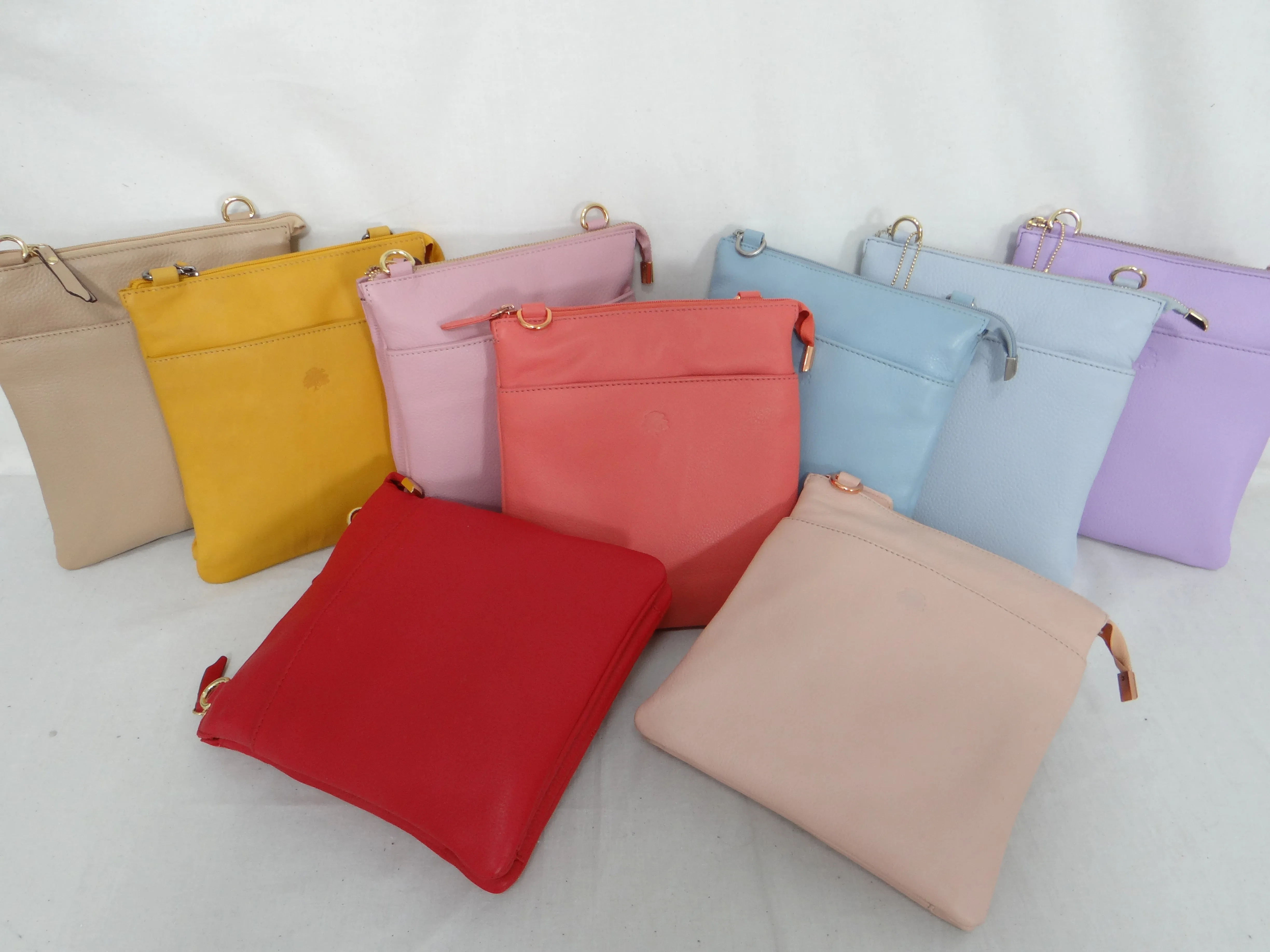 Second Nature Leather Handbag With Shoulder Strap ST31